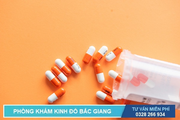 Chữa viêm đường tiết niệu đơn giản hiệu quả tại phòng khám là sử dụng kháng sinh