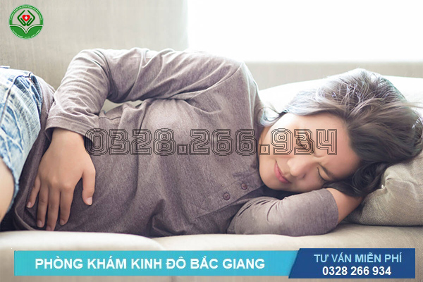Đau bụng là một trong những triệu chứng của lạc nội mạc tử cung